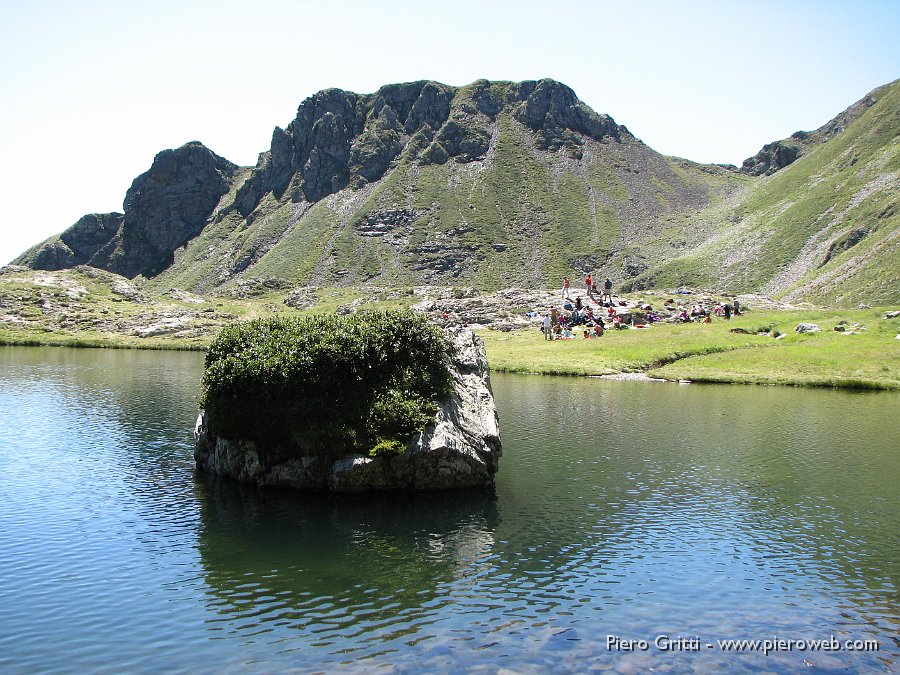 laghiponteranicaraffi 047.jpg - Pic-nic in riva al Lago alto di Ponteranica